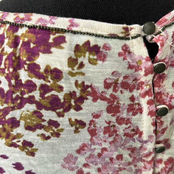 Lucky - like new - cold shoulder top size M - Picture 5 of 5